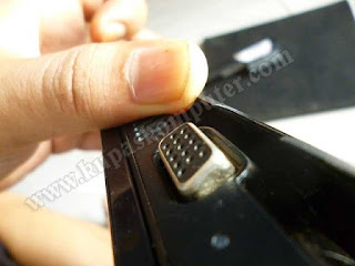 membuka penutup bodi belakang HP Mini 1000.jpg membuka penutup bodi belakang HP Mini 1000