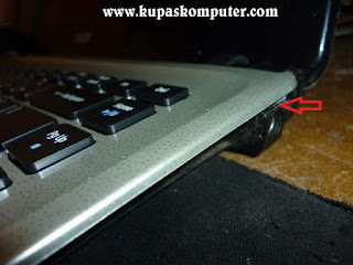 Tepi bodi atas Acer Aspire E1-410 yang harus dibuka Tepi bodi atas Acer Aspire E1-410 yang harus dibuka